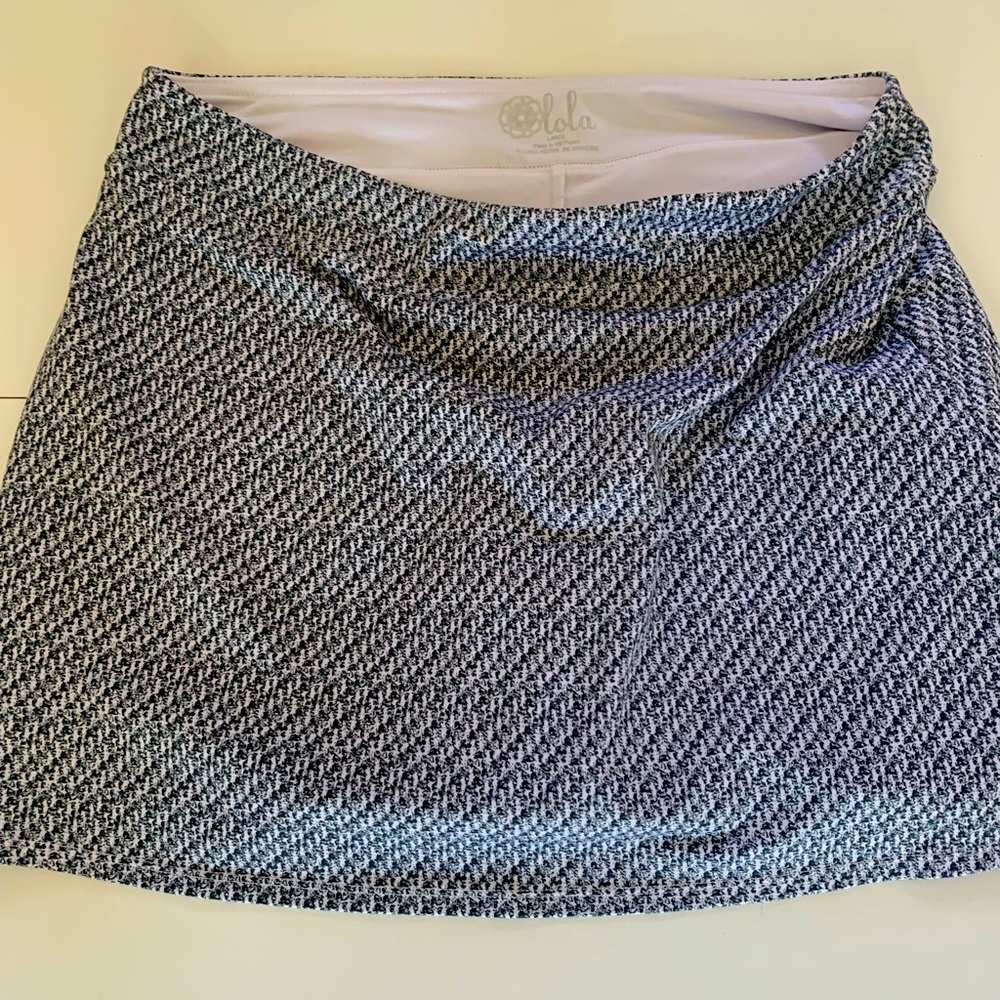 Lola never worn tennis shirt!! Size large